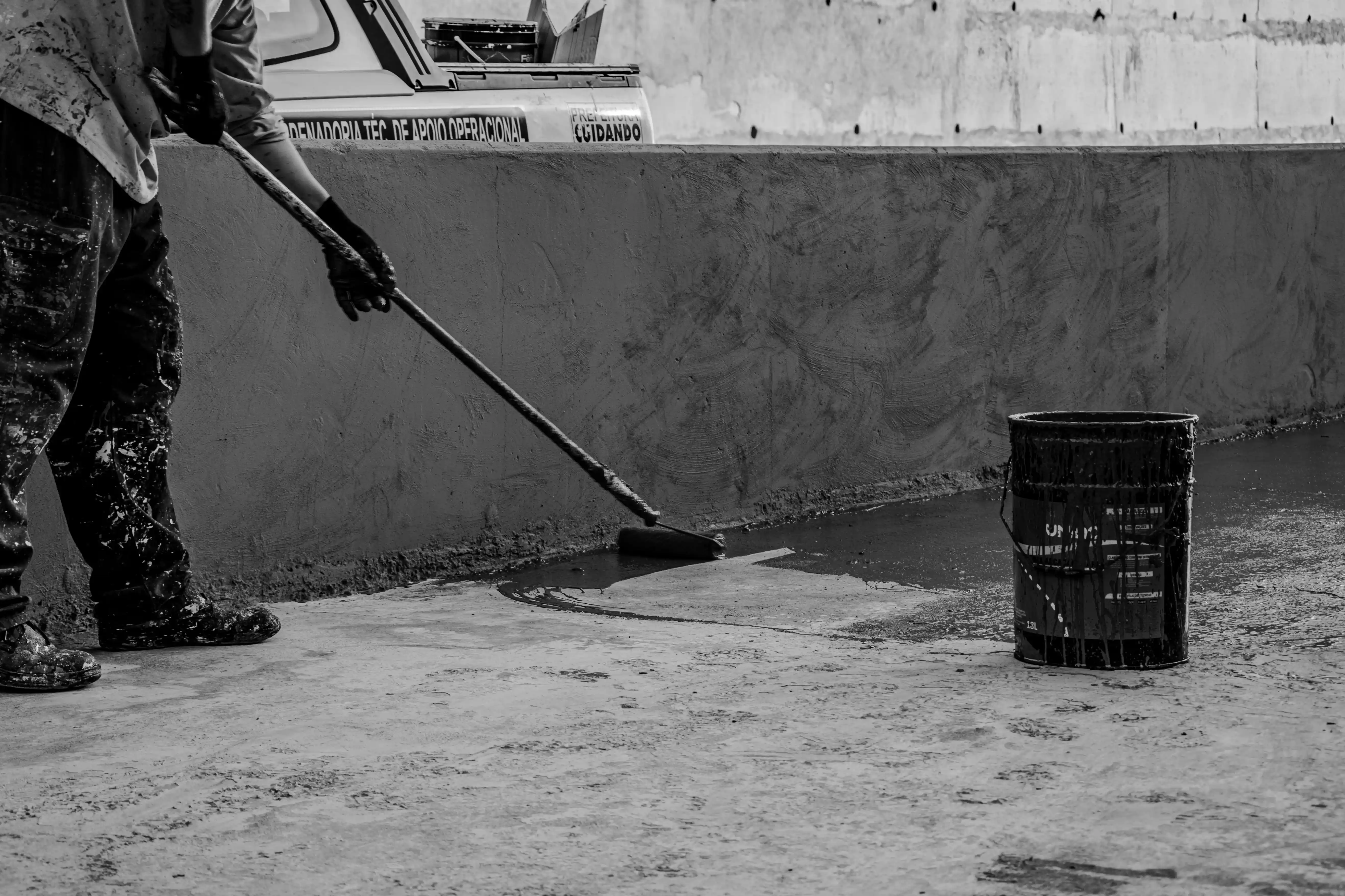 Otel otopark zeminine rulo ile dayanıklı gri epoksi kaplama